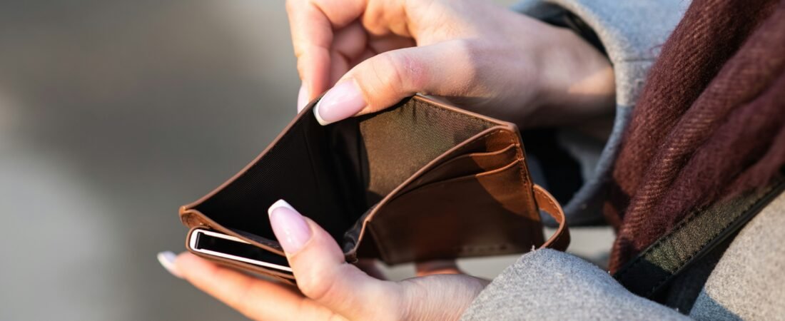 ➤ How to Stop Living Paycheck to Paycheck on Minimum Wage