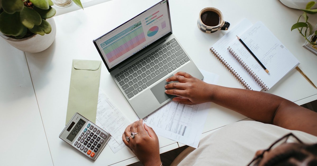 person using laptop to apply the 50 30 20 budget rule
