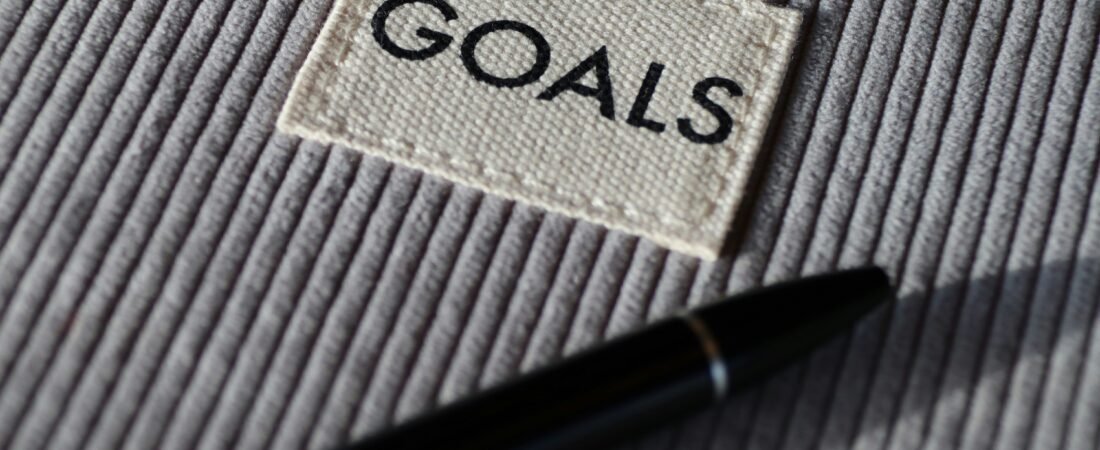 ➤ How Much Should You Save Each Month? (By Age and Income)