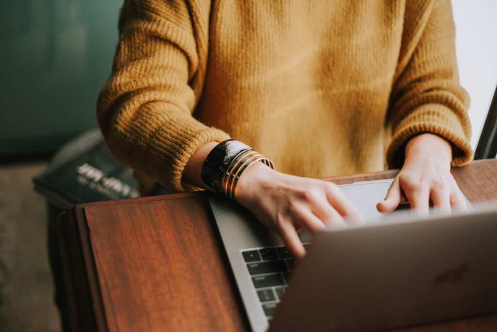 blogging passive income laptop